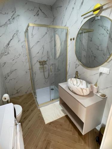 a bathroom with a shower and a sink at Apartamenty Sady in Słubice