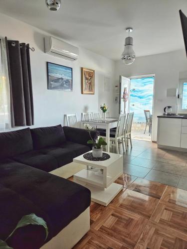 Apartment TIA, private terrace, sea view, jacuzzi