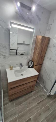 Port Dauphin II,T3 Centre Port avec parking, piscine, clim, wifi
