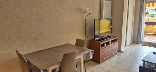 Port Dauphin II,T3 Centre Port avec parking, piscine, clim, wifi