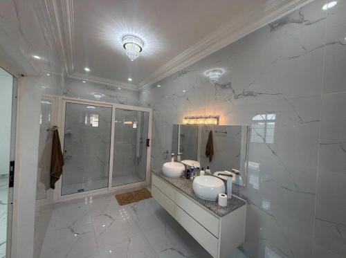 Bilik mandi di Villa Jaybella