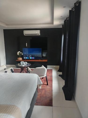 Televizors / izklaižu centrs naktsmītnē Hotel FG