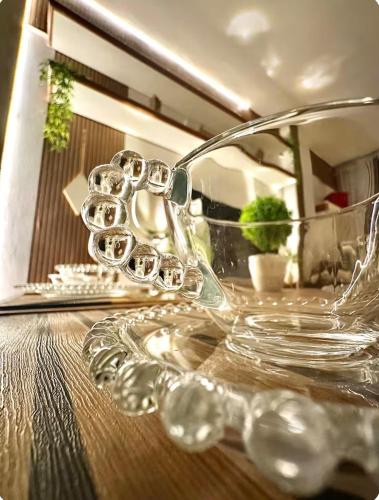 a glass bowl sitting on top of a wooden table at Copacabana, Design Elegante A 100m Do Mar in Rio de Janeiro