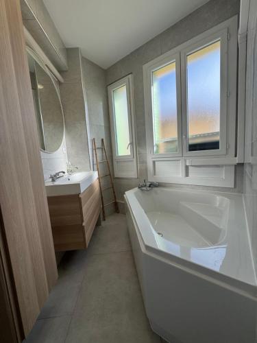Le Prado - City centre - Spacious - AC