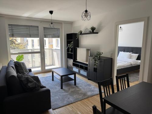 KUELhome - Apartment 1BR, Train Station, Central, Modern