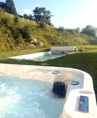 Les Hauts d Ainhoa - Countryside Studio with Hot Tub