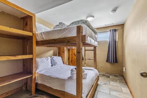 a bedroom with two bunk beds in a room at Mountain View-Backyard-Air-Conditioning-BBQ-15mins walk Blue Mountain Village in Blue Mountains