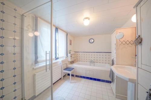 a bathroom with a tub and a sink at Huyze Elise Free Parking in Ostend
