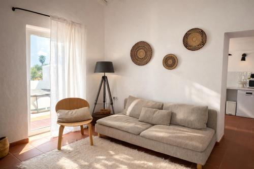 a living room with a couch and a chair at Casa das Lages in Pedrógão