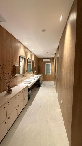a large bathroom with two sinks and two mirrors at Almarena La Reserva UF 112 in Costa del Este