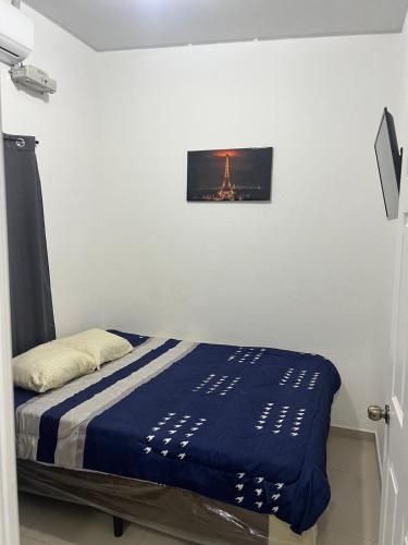 a bed in a room with a picture on the wall at Casa Migueleña in San Miguel