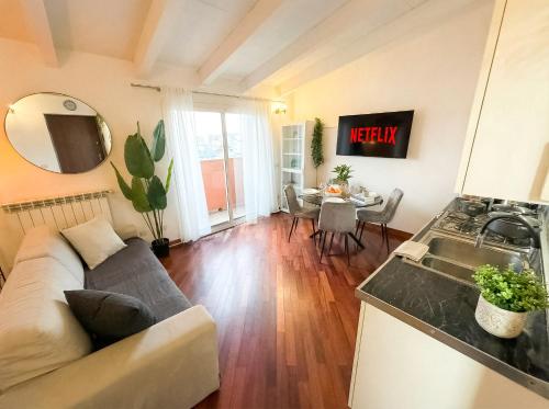 Milan Central, 8th Floor Penthouse with Skyline View
