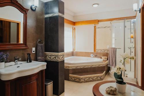 a bathroom with a bath tub and a sink at Casas Blancas, Planta Baja in Todos Santos
