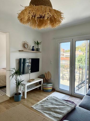 TV in/ali zabaviščno središče v nastanitvi Boho Charm Athens