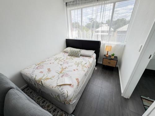 a bedroom with a bed and a window at Clean Bright Studio Apartment - Walkable Location in Melbourne