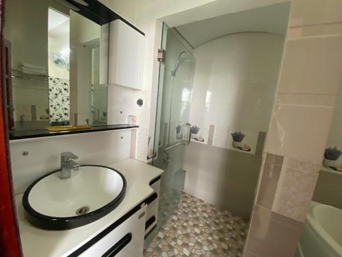 a bathroom with a sink and a shower at Khách Sạn Ninh Thọ in Quảng Ngãi