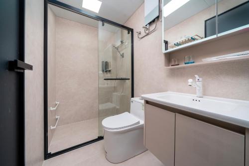 a bathroom with a shower and a toilet and a sink at Man Man hotel in Wutongkeng