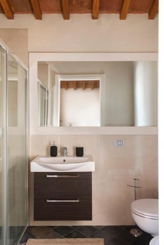 a bathroom with a sink and a toilet at Fienile in Pontassieve