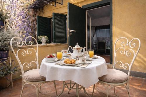 Entire Loft in Via Margutta 2BR -2BA Private steam bath Inside The loft