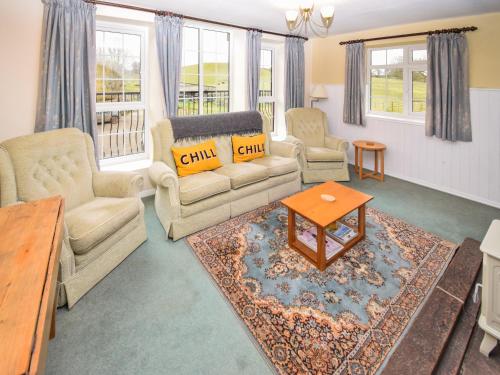 a living room with two couches and a coffee table at The Barley Mow in Kirkoswald