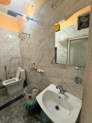 a bathroom with a sink and a toilet at Himalayan Stayz in Rishīkesh