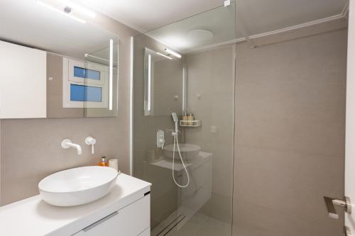 A Homes Greece - Kalamata Balcony Apartment