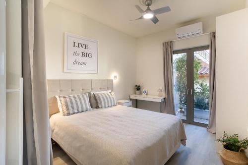 A Homes Greece - Kalamata Balcony Apartment