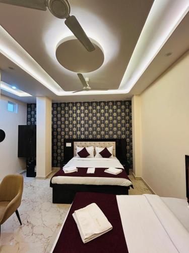 a bedroom with a bed and a ceiling fan at Hotel DVL INN- Near Jalmahal Jaipur in Jaipur
