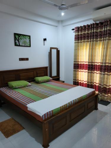 a bedroom with a bed in a room at Villa Olive in Hikkaduwa
