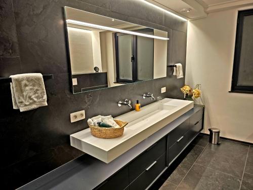 a bathroom with a sink and a mirror at GuestHouse Groenplaats in Antwerp