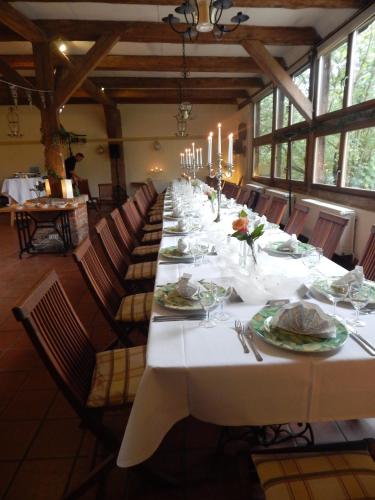 Ресторан / где поесть в Hotel Alte Försterei