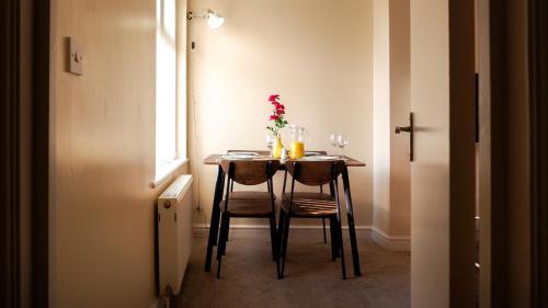 Near Uni and Hospital - Long Stays - Fast Wi-Fi - 15 Mins to City photo 11