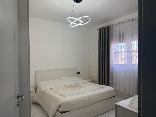 Postel nebo postele na pokoji v ubytování Durres Beach