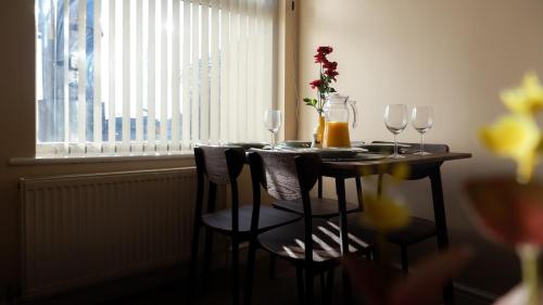 Near Uni and Hospital - Long Stays - Fast Wi-Fi - 15 Mins to City photo 30