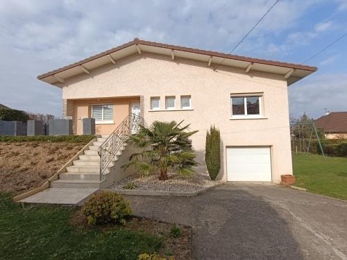 Maison poligny avec grande terrasse