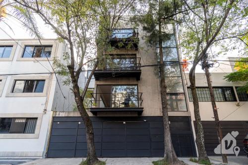 an apartment building with a black garage at Nejapa Irrigación Embajada Americana in Mexico City