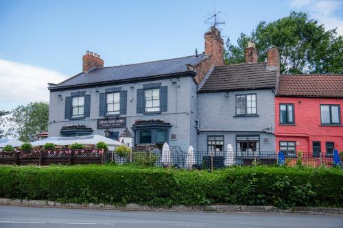 Grantham Arms — Property building