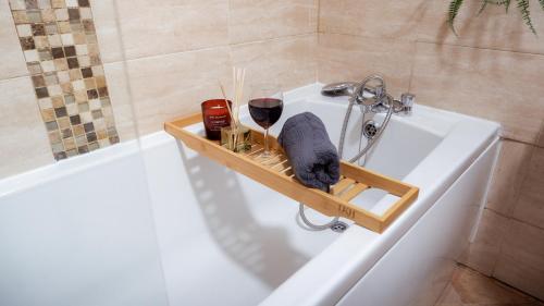 Near Uni and Hospital - Long Stays - Fast Wi-Fi - 15 Mins to City photo 29