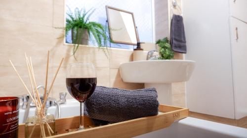 Near Uni and Hospital - Long Stays - Fast Wi-Fi - 15 Mins to City photo 4