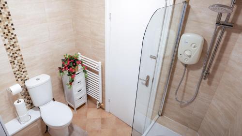 Near Uni and Hospital - Long Stays - Fast Wi-Fi - 15 Mins to City photo 43