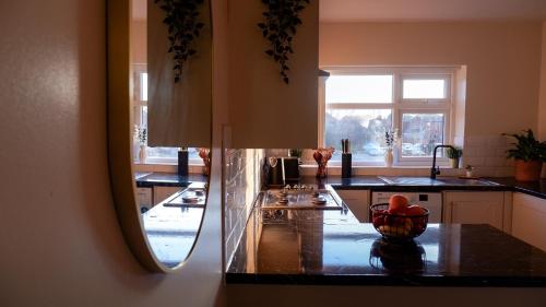 Near Uni and Hospital - Long Stays - Fast Wi-Fi - 15 Mins to City photo 9