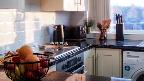 Near Uni and Hospital - Long Stays - Fast Wi-Fi - 15 Mins to City photo 33