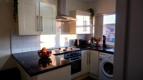 Near Uni and Hospital - Long Stays - Fast Wi-Fi - 15 Mins to City photo 39