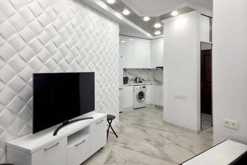 2-Bedroom Apartment near Republic Square