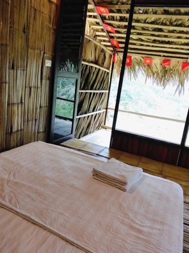 a white bed in a room with a window at Puluongholiday homestay2 in Làng Chiêu