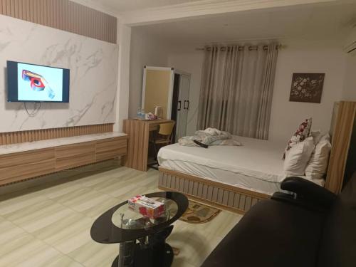 Llit o llits en una habitació de Gloriaka Hotel