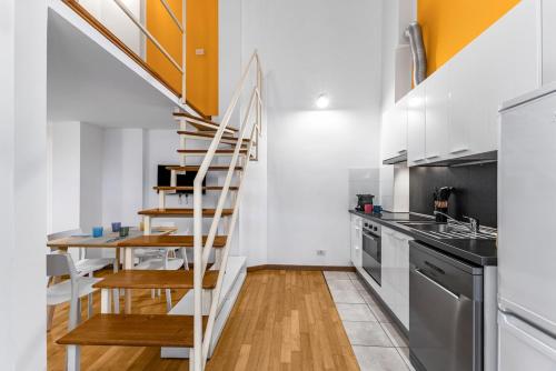 Metro Duomo - Central Station - Loft AC and WiFi