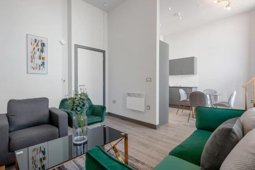 Urban City Suites - JQ Rise Penthouse, 3 bed photo 4