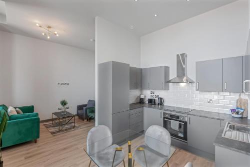 Urban City Suites - JQ Rise Penthouse, 3 bed photo 15