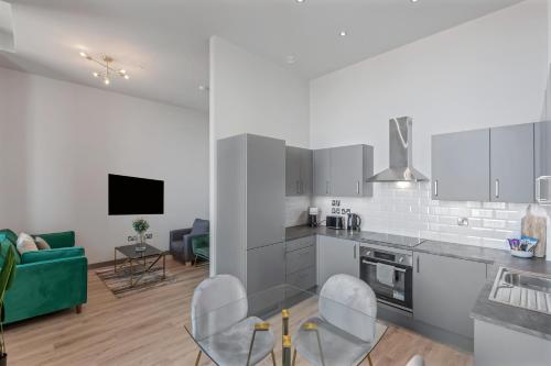 Urban City Suites - JQ Rise Penthouse, 3 bed photo 24